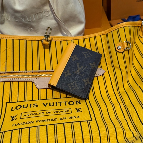 Louis Vuitton Mustard and Black Striped Shoulder Bag - Picture 5 of 7